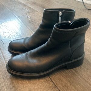 Aquatalia leather chelsea ankle boots size 7.5